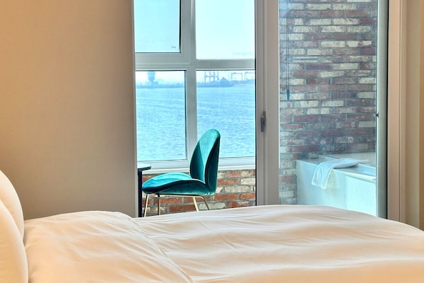 Super Superior Twin Room, Shower Grab Bars, River View | 1 camera, Wi-Fi gratuito