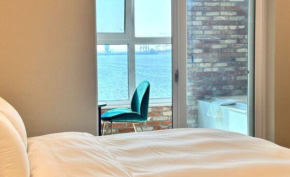 Super Superior Twin Room, Shower Grab Bars, River View | 1 Schlafzimmer, kostenloses WLAN