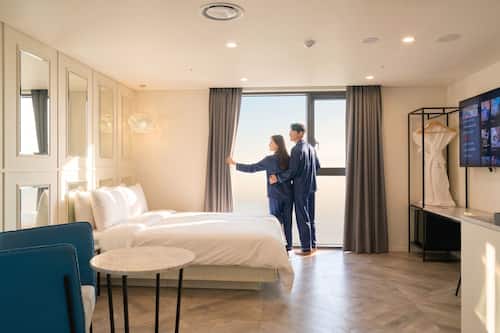 华丽客房, 1 张特大床 | 隔音、免费 WiFi、床单