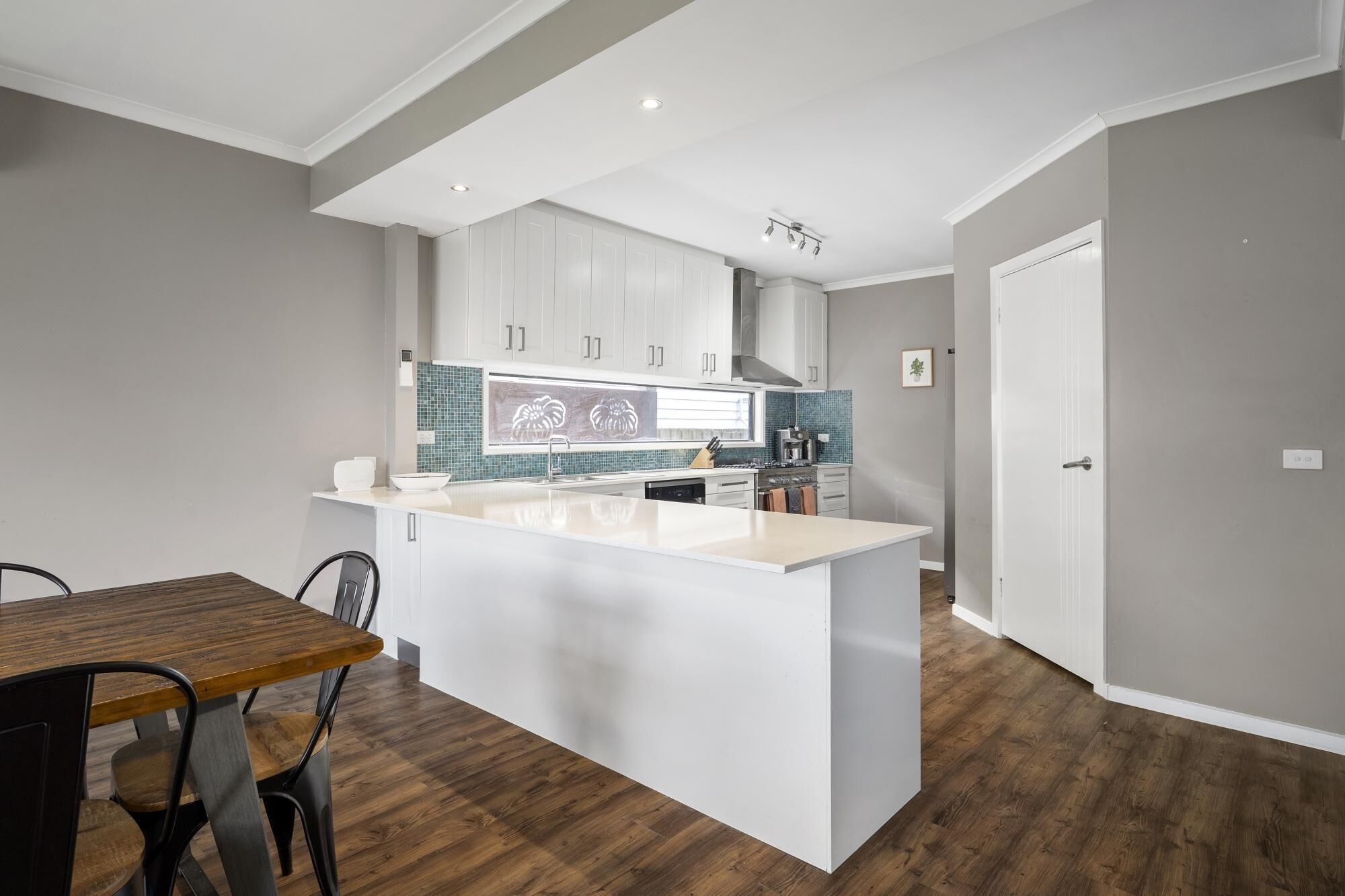 Microwave, dishwasher, coffee/tea maker, cookware/dishes/utensils