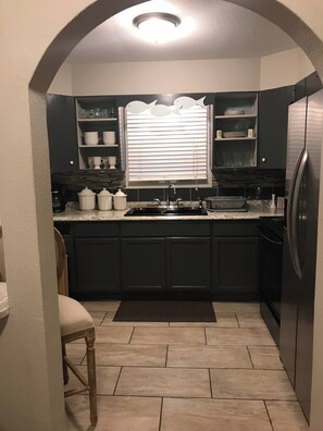 Signature Condo, 1 Bedroom, Kitchen, Beachside | Private kitchen | Fridge, microwave, oven, stovetop