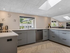 Réfrigérateur, micro-ondes, lave-vaisselle