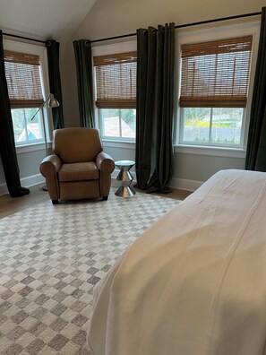 2 makuuhuonetta, työpöytä, Wi-Fi, vuodevaatteet