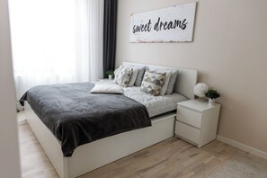 1 slaapkamer, een bureau, wifi, beddengoed