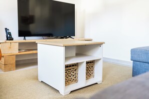 Interior - Hiša Bubi, 2 apartments for 9, air, terrace, garden (Tomin)