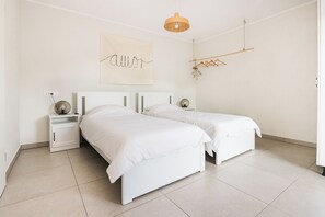 Bureau, Wi-Fi gratuit, draps fournis