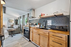 Fridge, microwave, oven, stovetop - 1BR Apt | Valentine’s Getaway | 7min to Paseo #14B (Oklahoma)