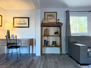 Smart TV - 1BR Apt | Valentine’s Getaway | 7min to Paseo #14B (Oklahoma)