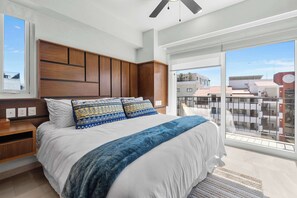 2 bedrooms, desk, iron/ironing board, WiFi