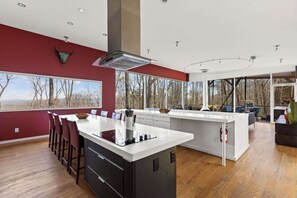 Interior - Mtn Views~Sleeps 8~Hot Tub~Game Room~Fireplace (Blue Ridge)