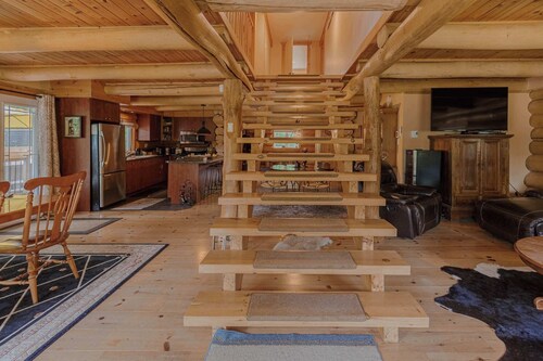 Swedish Sauna & Hot Tub at Lakeside Log Cabin