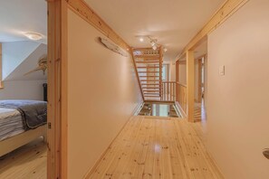 Desk, WiFi, bed sheets