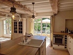 Oven, stovetop, dishwasher