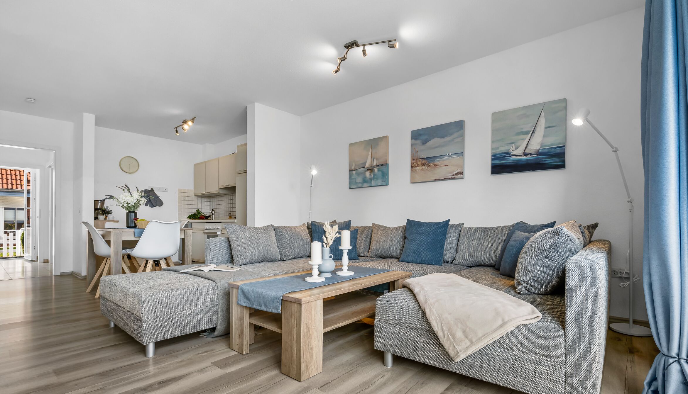 Fernseher, Bücher, Stereoanlage