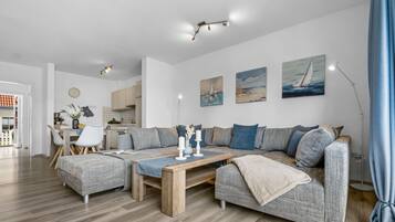 Fernseher, Bücher, Stereoanlage