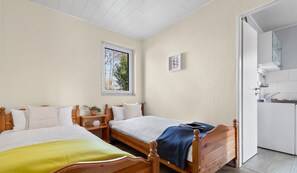 1 chambre, fer et planche à repasser