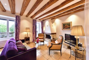 Family Apartment | In-room safe, laptop workspace, soundproofing, free WiFi