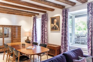 Family Apartment | Living area | TV - Rouvenaz Appartements (Montreux)