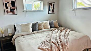 3 bedrooms, iron/ironing board, free WiFi, bed sheets