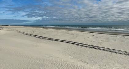 LOCATION!! 3-bedroom Beach view condo in North Wildwood
