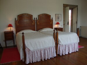 2 chambres, fer et planche à repasser, lit parapluie, Wi-Fi