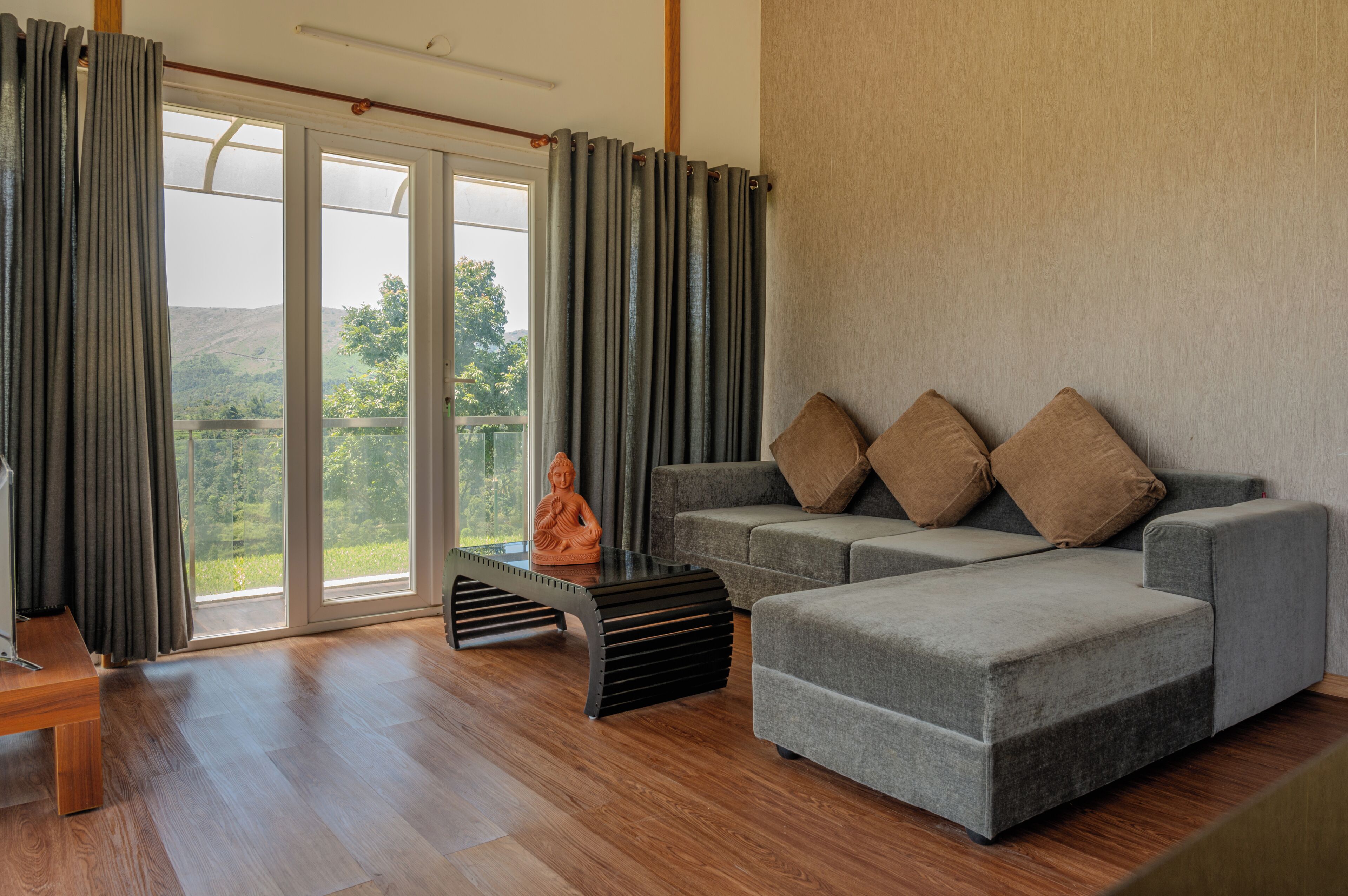 Una Smart TV, una chimenea