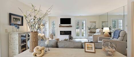 TV, fireplace, offices