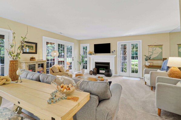 テレビ、書斎 / ワークスペース