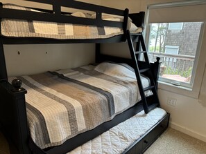4 bedrooms, iron/ironing board, internet
