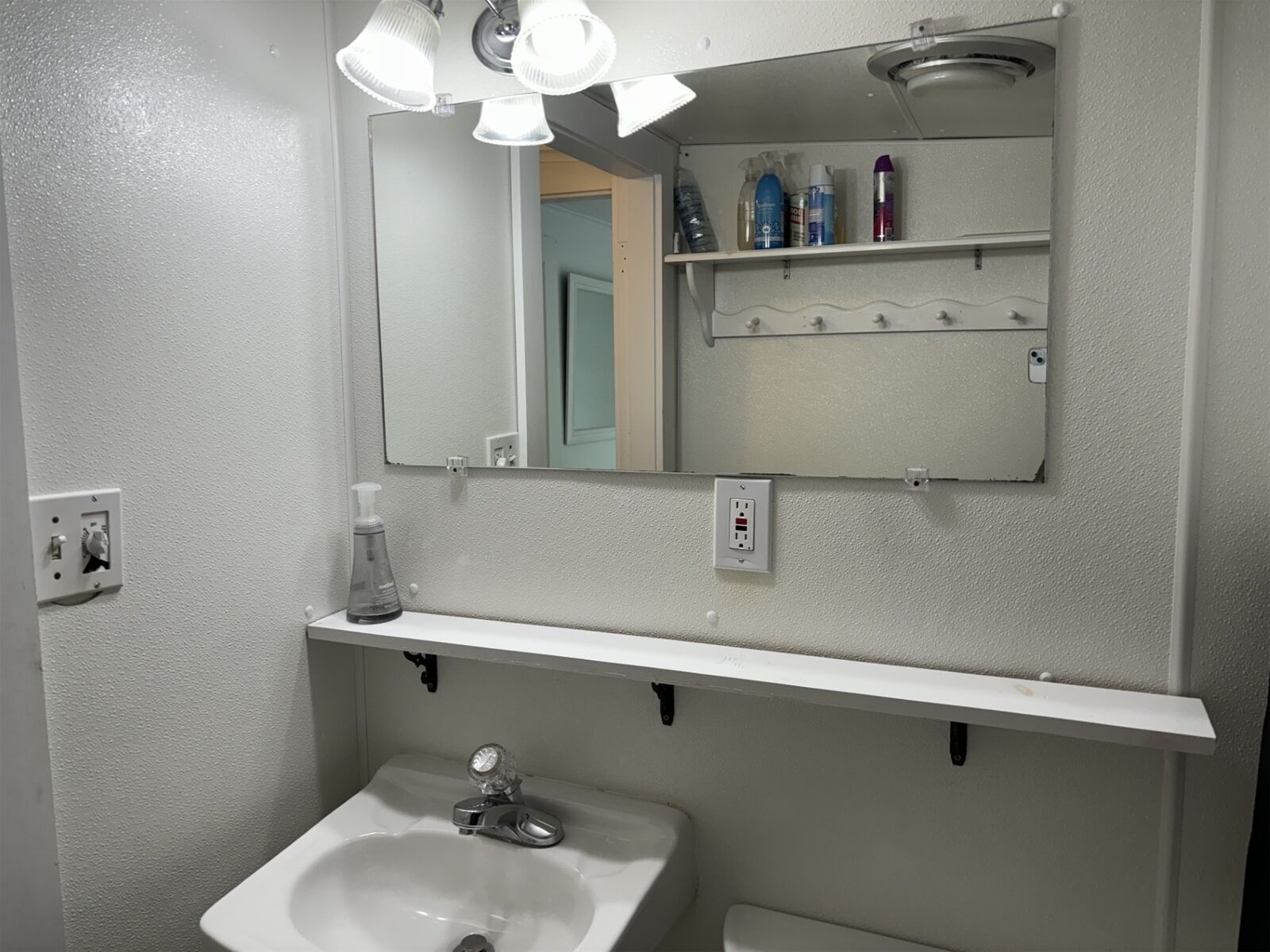 Upstairs full bath