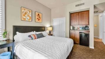 1 bedroom, desk, iron/ironing board, WiFi