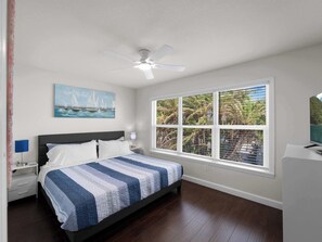 2 bedrooms, iron/ironing board, WiFi, bed sheets - Waterfront Condo w Scenic Views-Heated Pool (Port Charlotte)