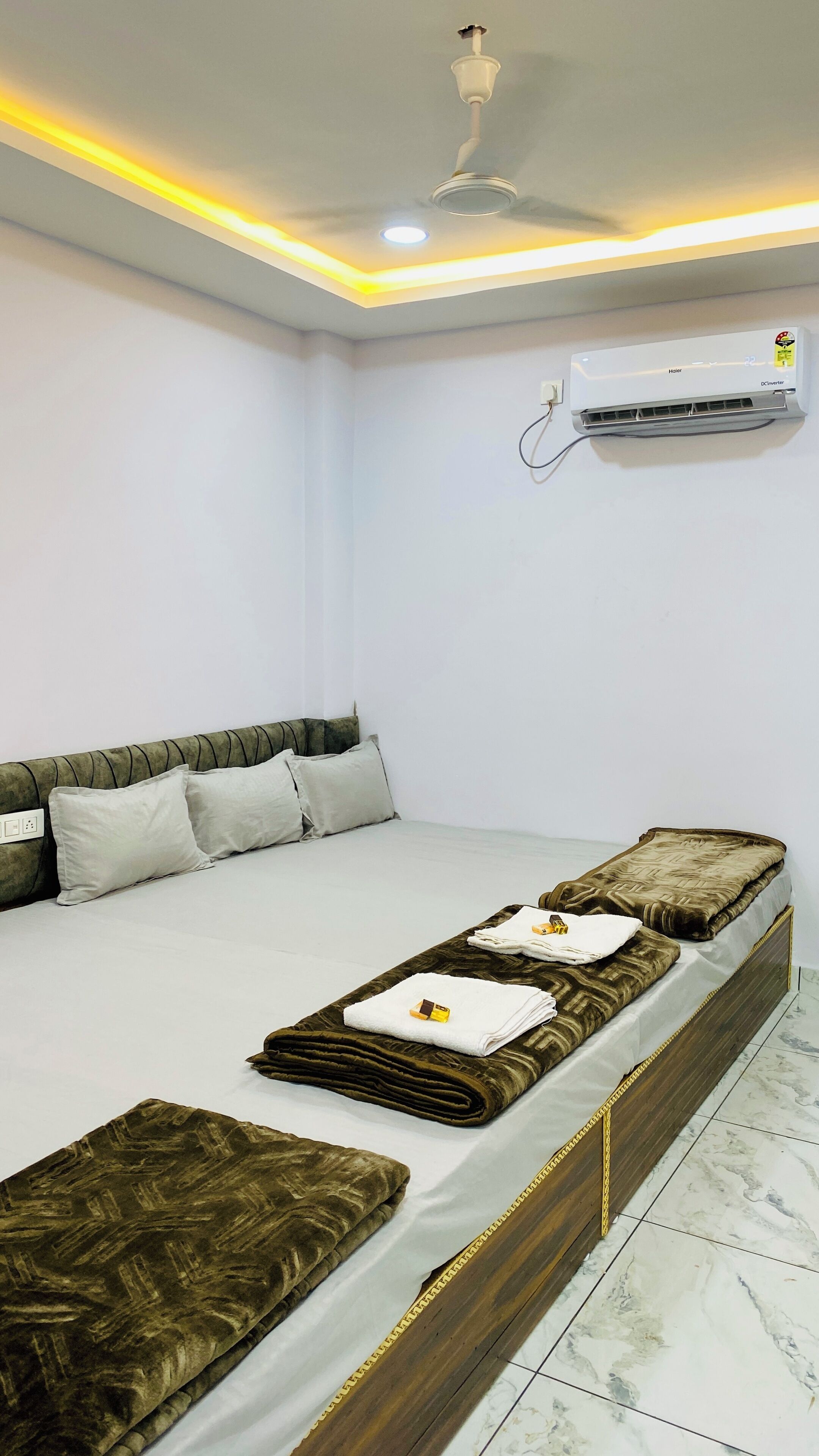 Family Room, City View | Free WiFi