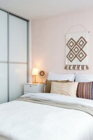 1 habitación, decoración personalizada y muebles diferentes 