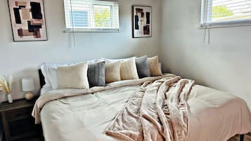 2 bedrooms, iron/ironing board, free WiFi, bed sheets