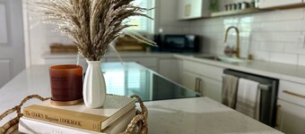 2 Bedroom Luxe Design - Upscale Kitchen