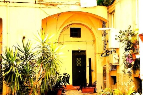 تفاصيل الفندق من الخارج