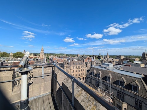 Elegant 1-bedroom apartment in Oxford with parking, AC