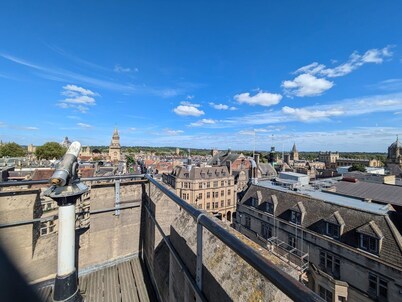 Elegant 1-bedroom apartment in Oxford with parking, AC