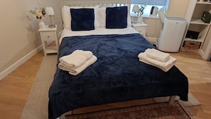 1 habitación, tabla de planchar con plancha, wifi y ropa de cama