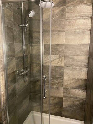 ヘアドライヤー、タオル、石鹸、シャンプー