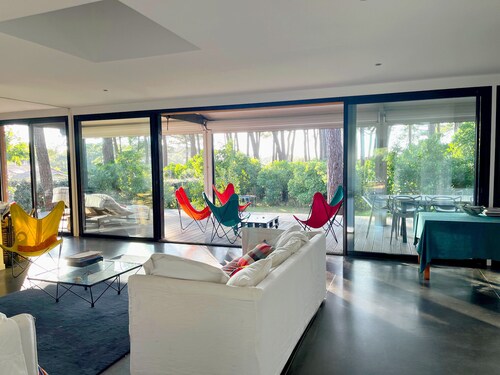 Beautiful architect-designed villa on a 1500M2 plot in a quiet location in Lacanau-Océan