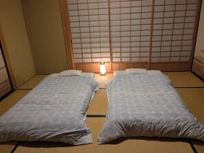 3 bedrooms, WiFi - This is a one-room private inn, limited to one couple, located along the dugout of Matsue Castle. (松江市)
