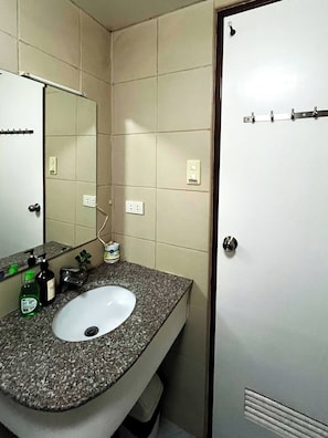 Bathroom - Premier Family Studio Room Baguio Near The Mansion - Wifi - Parking (Baguio)
