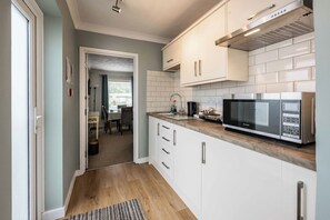 Mikroaaltouuni, uuni, liesi