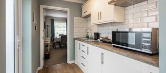 Family friendly Muscovy Suite for 4 with kitchenette. Pet friendly. Outdoor pool