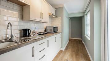 Micro-ondes, four, plaque de cuisson