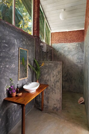 Dusche, Handtücher, Toilettenpapier