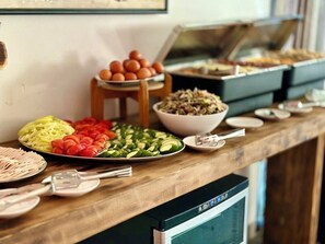 Desayuno buffet todos los d ías (con cargo) 