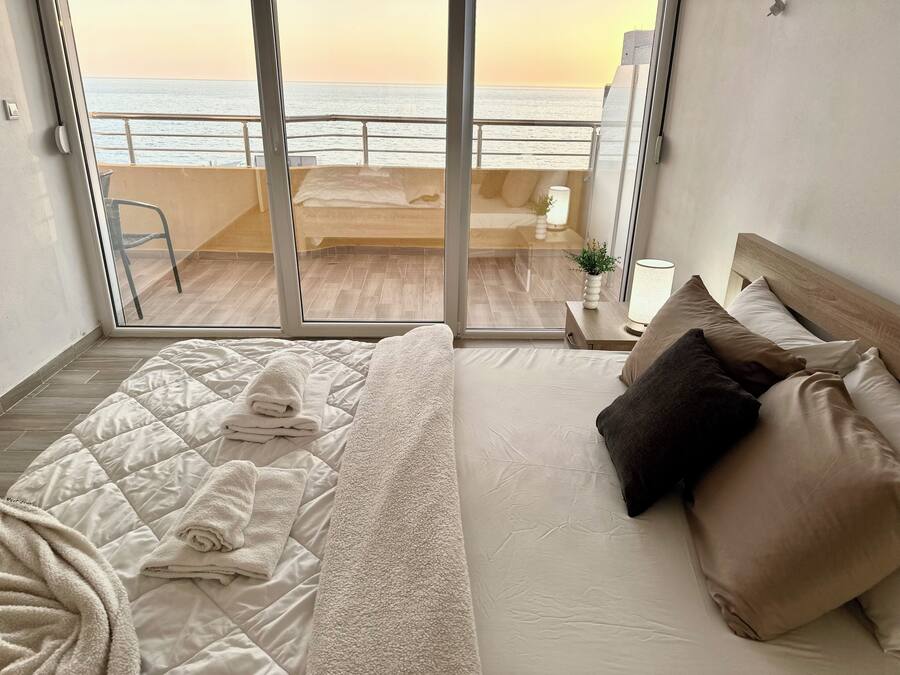 Loftsleilighet – panorama, terrasse, sjøutsikt | Wi-fi (inkludert) og sengetøy